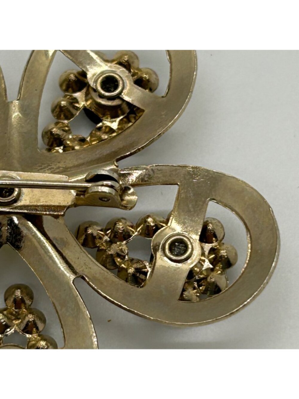 Vintage Gold Tone Flower Brooch Black Clear Rhinestones Faux Pearl Center Floral - Picture 9 of 12